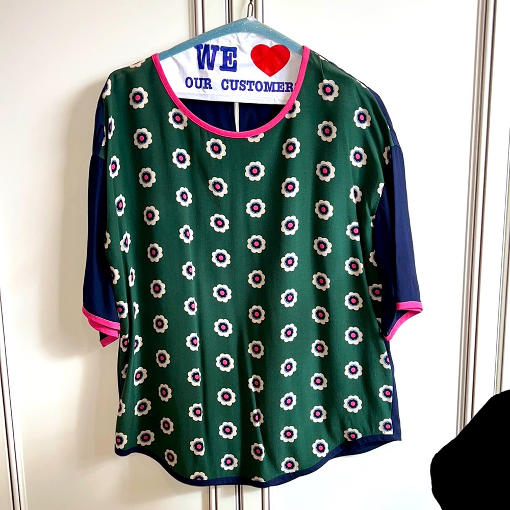 Boden short sleeve flower print blouse. Women’s size 6